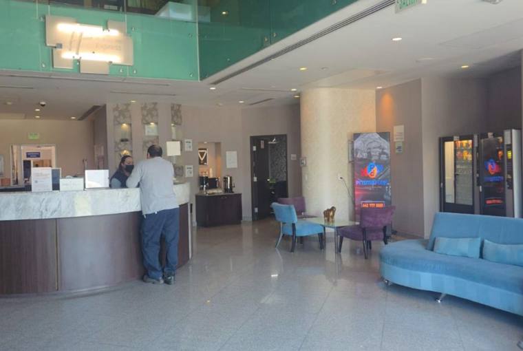 Pantalla publicitaria PrismaPixel en Holiday Inn · 5 de Febrero, Querétaro