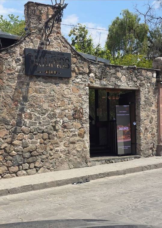 Pantalla publicitaria PrismaPixel en Taquiños · San Miguel de Allende, Guanajuato